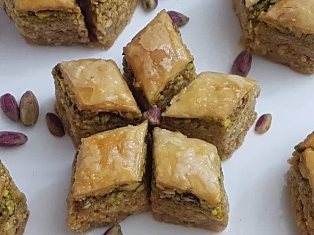 Baklawa pistache — bouquet gateau Wardaty Flowers