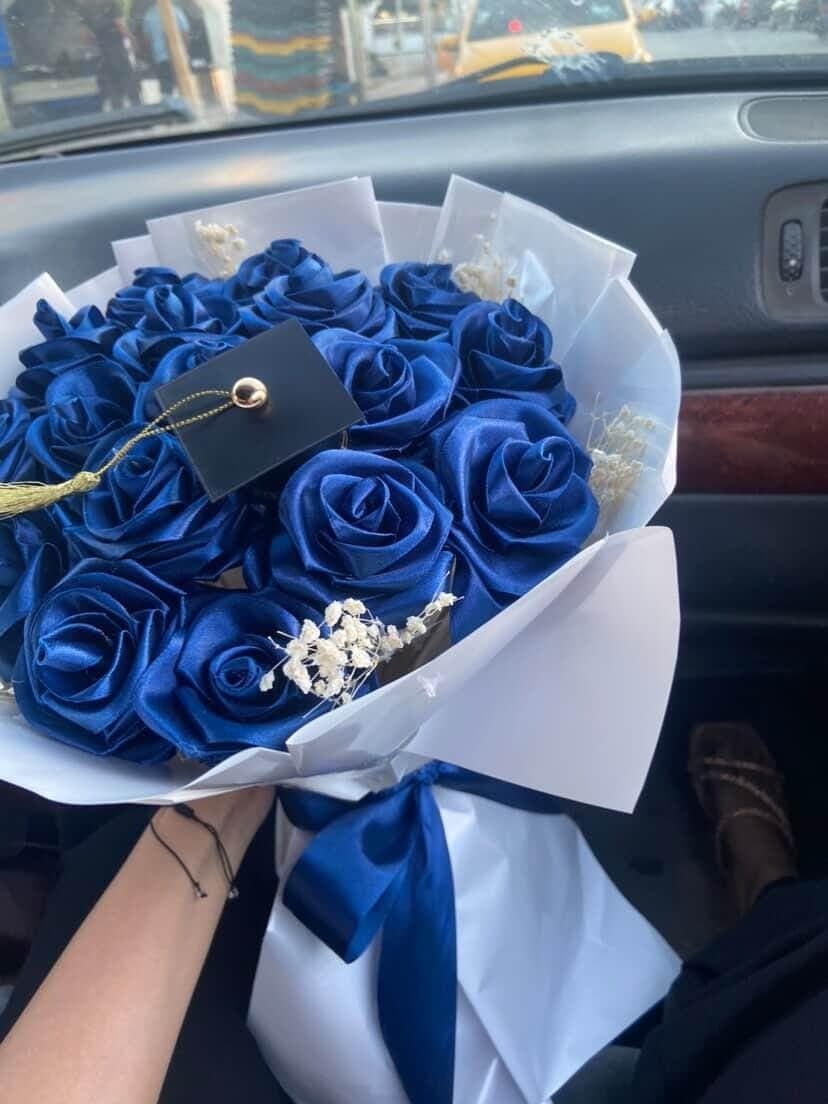 Bouquet bleu pour soutenance — bouquet stain Wardaty Flowers
