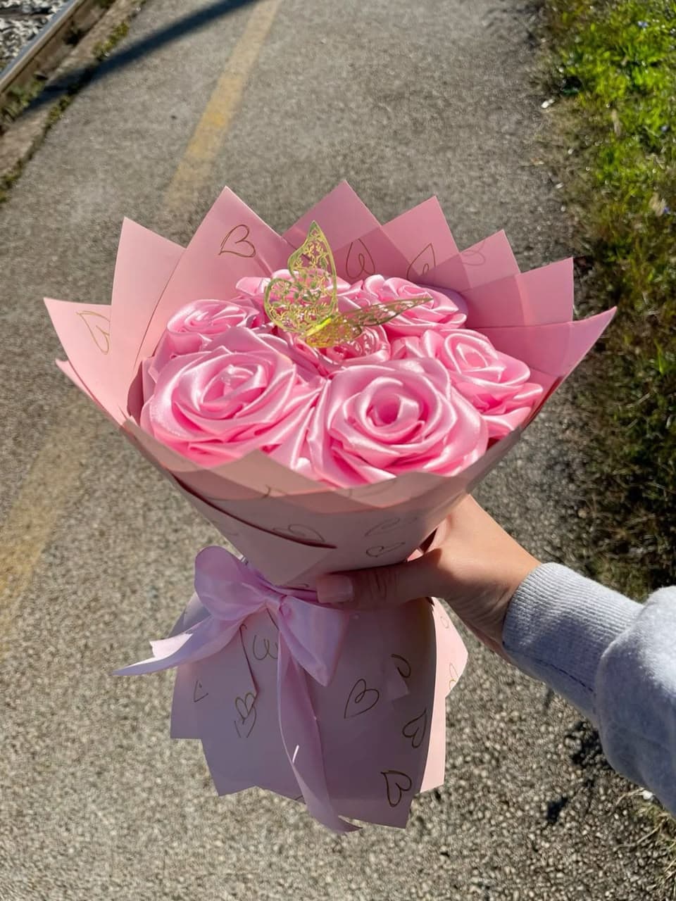 Bouquet rose en satin — bouquet stain Wardaty Flowers
