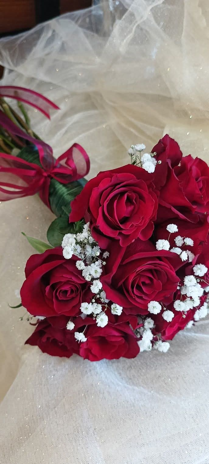 Jeter naturel rouge pour arroussa très chic — bouquet naturel Wardaty Flowers
