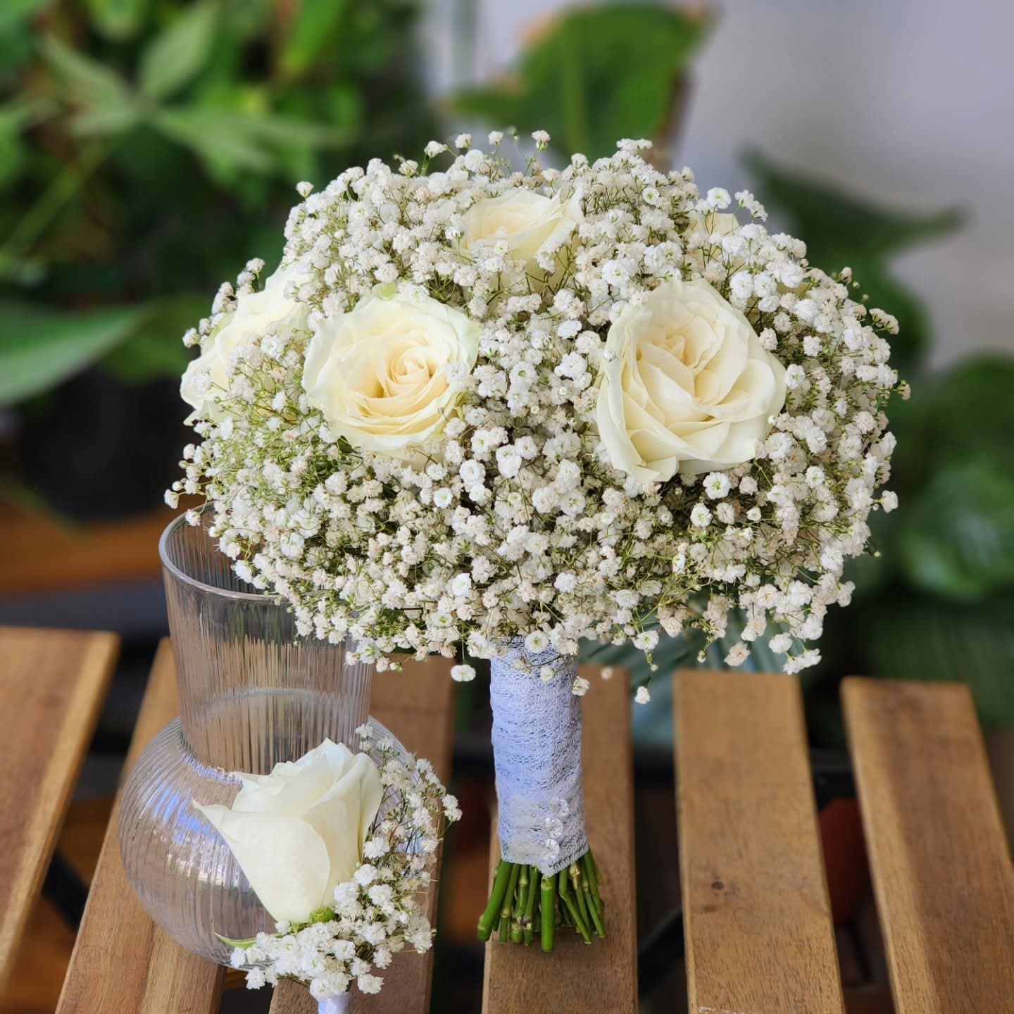 Jeter blanc tendenace 2026 — bouquet naturel Wardaty Flowers