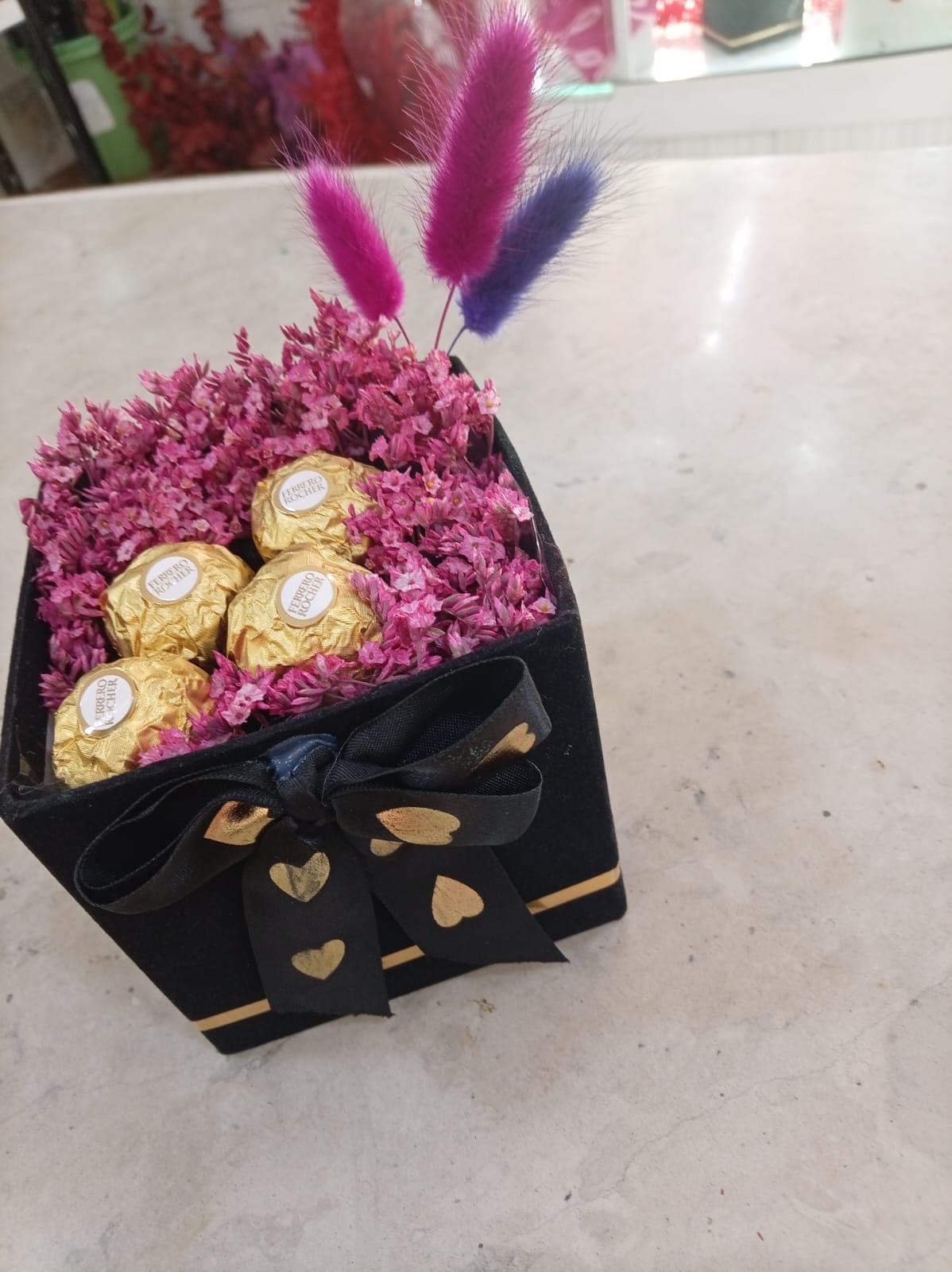 Box en chocolat — bouquet naturel Wardaty Flowers