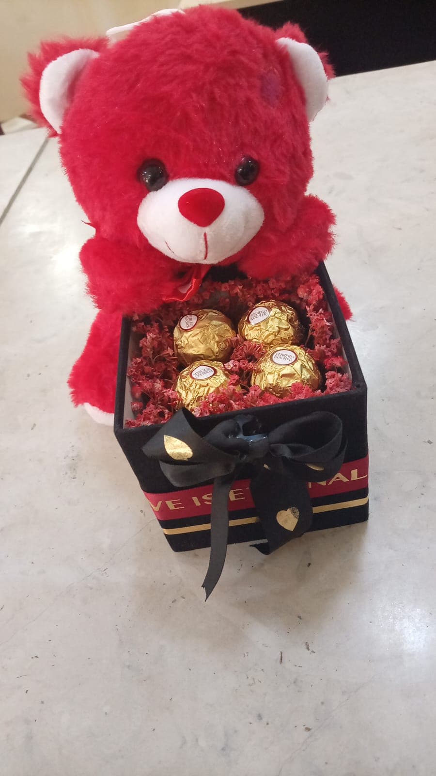 Box en chocolat avec peluche — bouquet chocolat Wardaty Flowers
