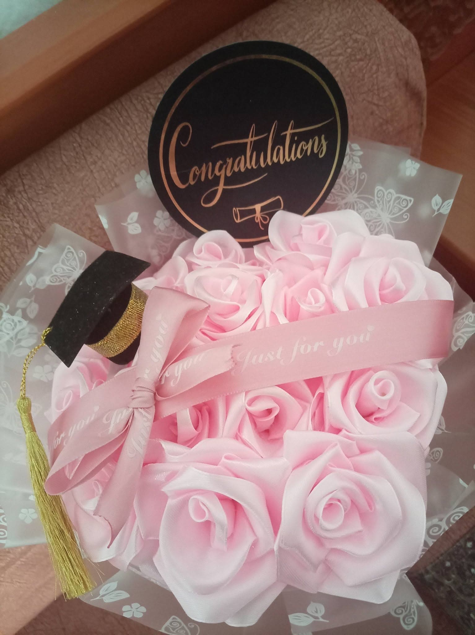 bouquet en satin rose — bouquet stain Wardaty Flowers